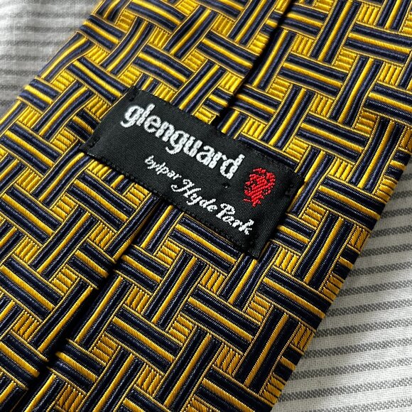 Hyde Park Glenguard Pattern 100% Silk Neck Tie - Picture 3 of 5